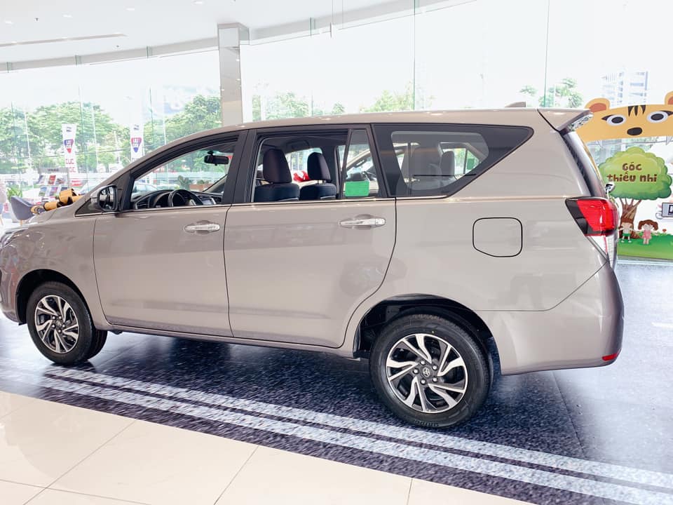 Cách nhận biết các dòng đời xe Toyota Innova  anycarvn